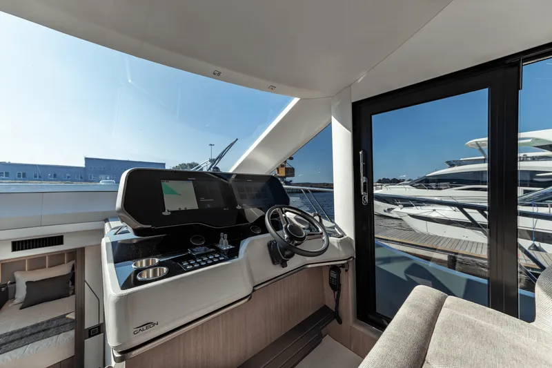 Slide: The Image of Galeon 560 FLY 2026 - 24