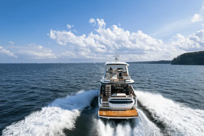 Slide: The Image of Galeon 560 FLY 2026 - 12