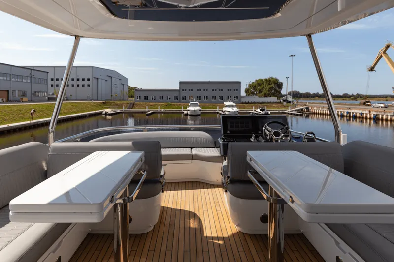 Slide: The Image of Galeon 560 FLY 2026 - 63