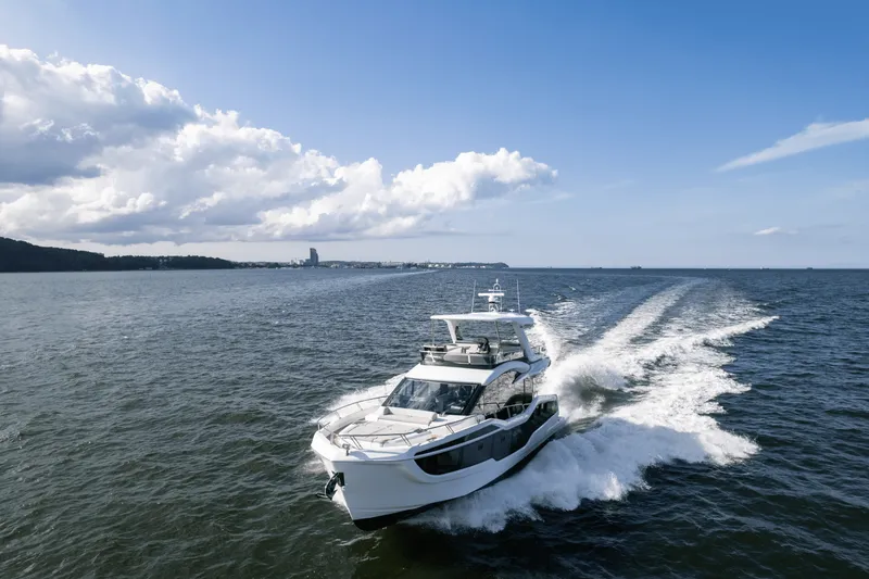 Slide: The Image of Galeon 560 FLY 2027 - 8