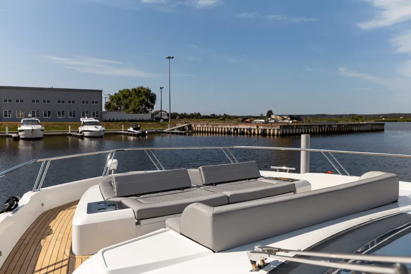 Slide: The Image of Galeon 560 FLY 2027 - 69