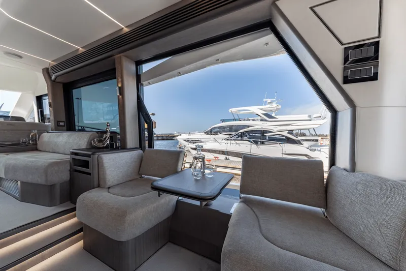 Slide: The Image of Galeon 560 FLY 2027 - 21