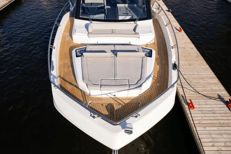 Slide: The Image of Galeon 560 FLY 2027 - 75