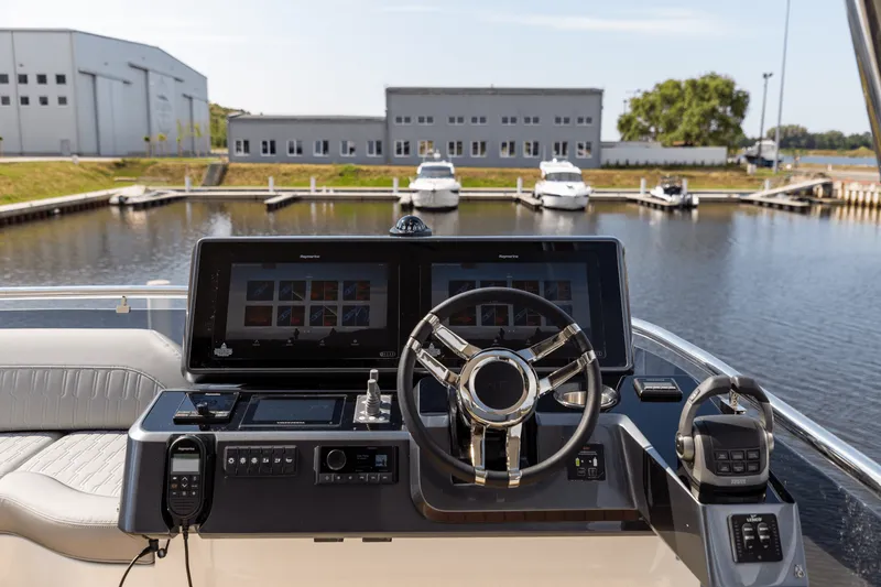 Slide: The Image of Galeon 560 FLY 2027 - 66