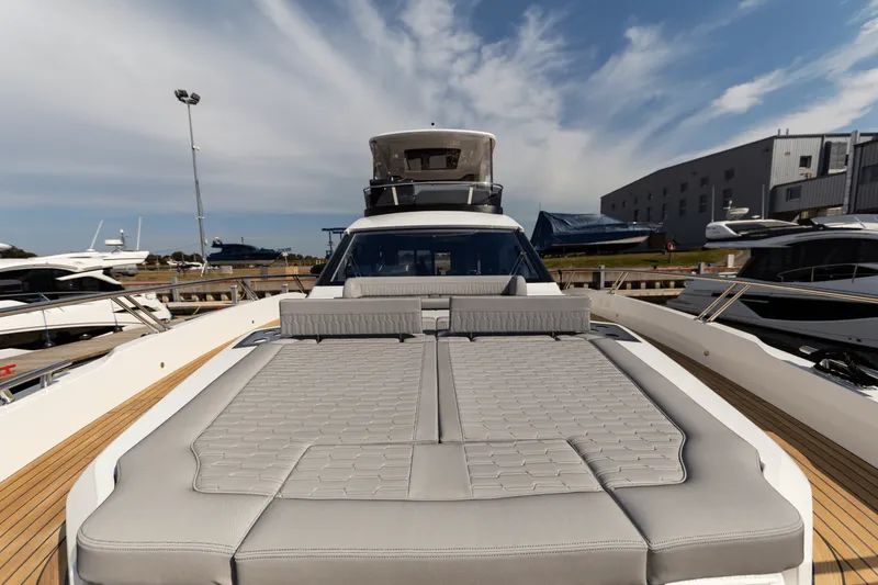 Slide: The Image of Galeon 560 FLY 2027 - 73