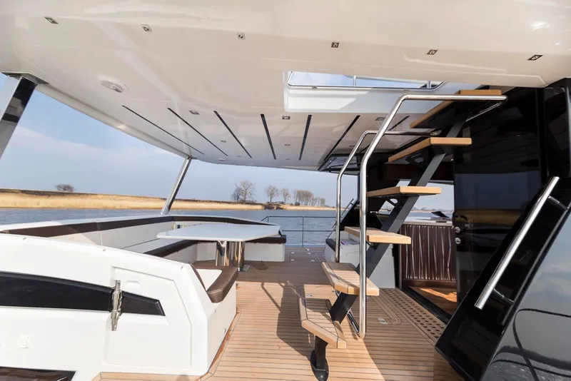 Slide: The Image of Galeon 640 FLY 2027 - 17