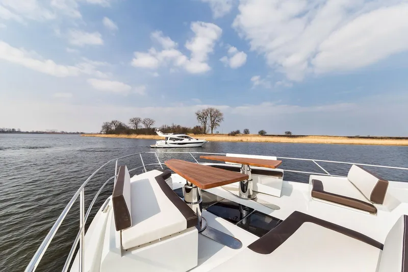 Slide: The Image of Galeon 640 FLY 2027 - 11