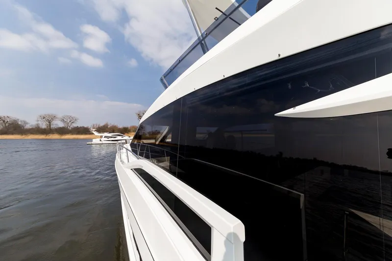 Slide: The Image of Galeon 640 FLY 2027 - 9