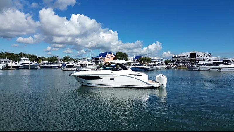 The Image of Sea Ray Sundancer 320 Outboard 2025 - 0