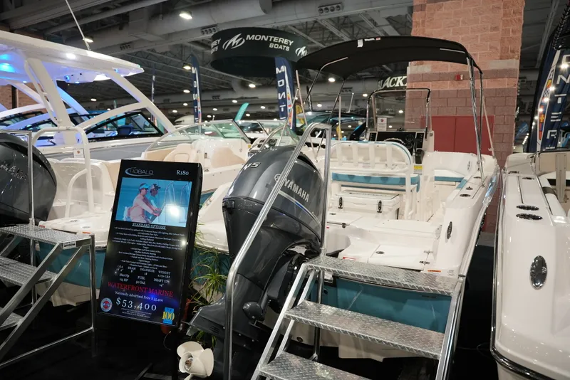 Slide: The Image of Robalo R180 2026 - 3