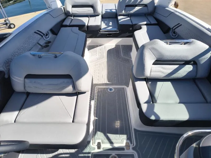 Slide: The Image of Regal LS6 Surf 2027 - 8