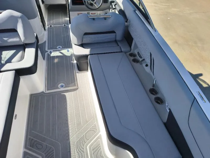 Slide: The Image of Regal LS6 Surf 2027 - 15