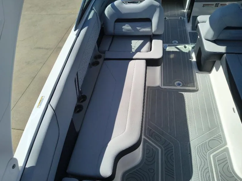 Slide: The Image of Regal LS6 Surf 2027 - 14