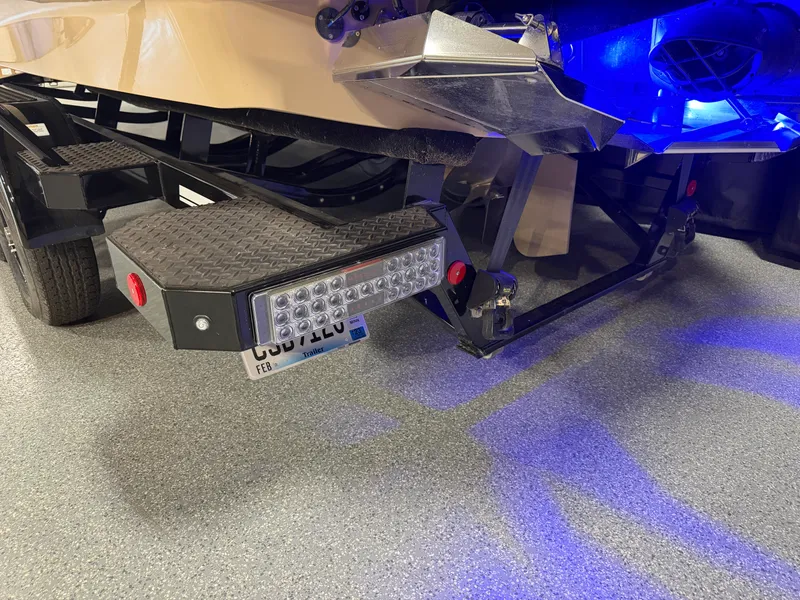 Slide: The Image of Mastercraft X22 2022 - 99