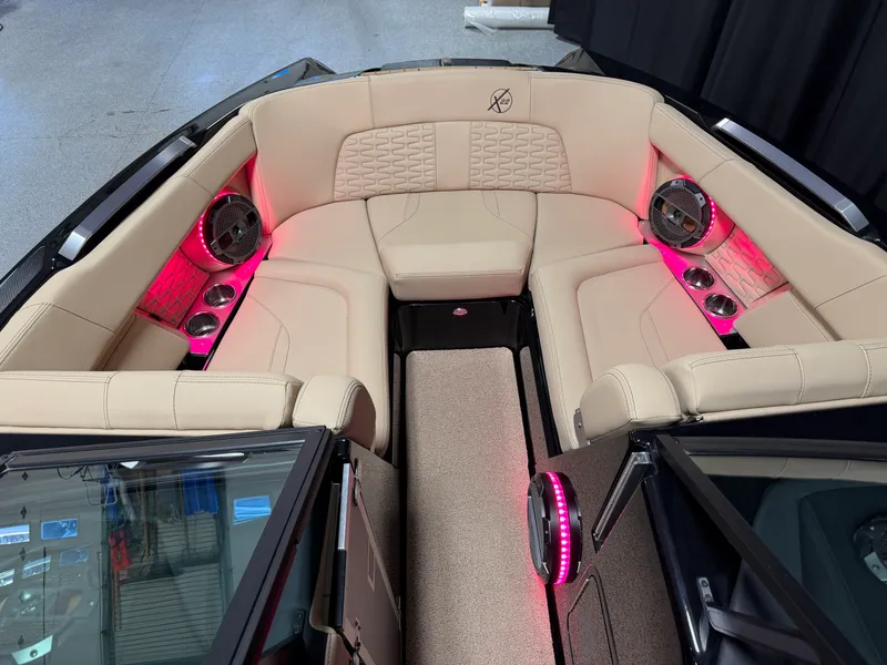 Slide: The Image of Mastercraft X22 2022 - 79