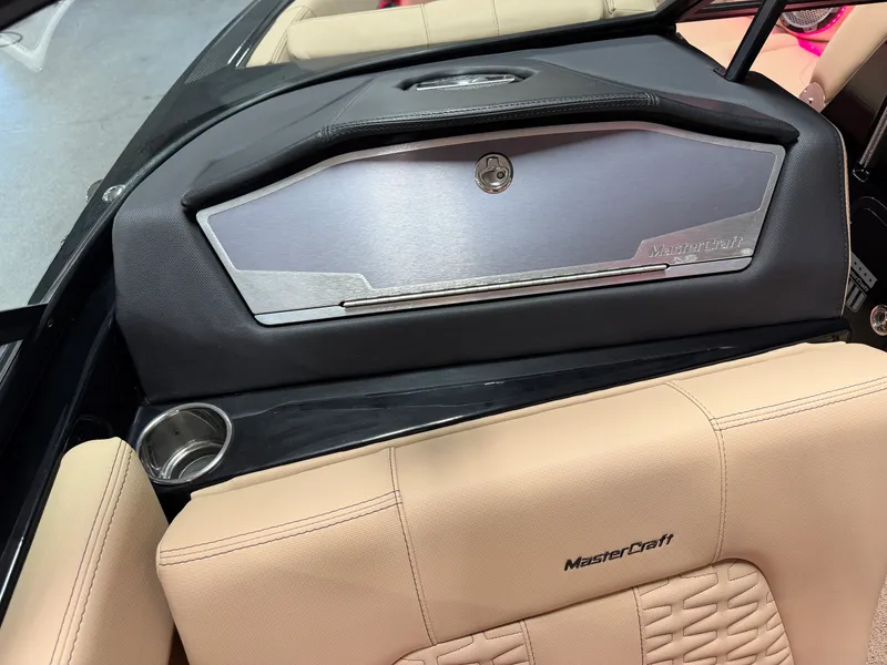 Slide: The Image of Mastercraft X22 2022 - 57