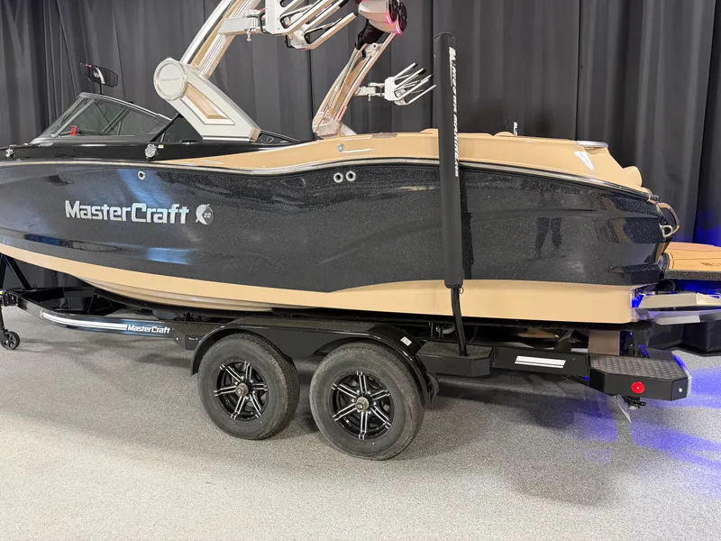 Slide: The Image of Mastercraft X22 2022 - 100