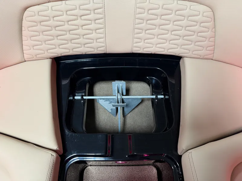 Slide: The Image of Mastercraft X22 2022 - 90