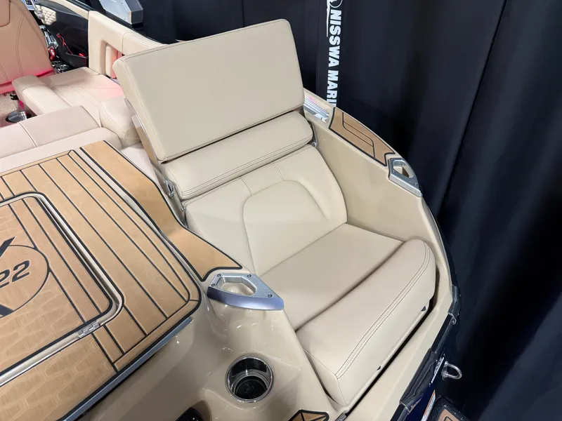 Slide: The Image of Mastercraft X22 2022 - 17