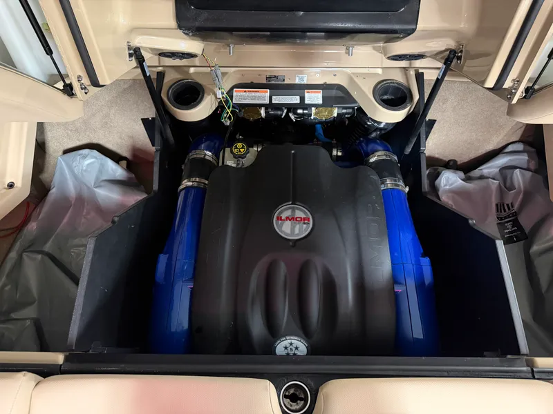 Slide: The Image of Mastercraft X22 2022 - 23