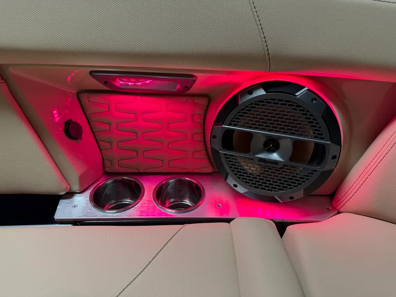 Slide: The Image of Mastercraft X22 2022 - 83