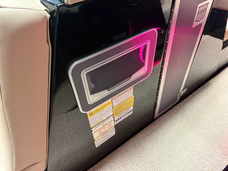 Slide: The Image of Mastercraft X22 2022 - 74