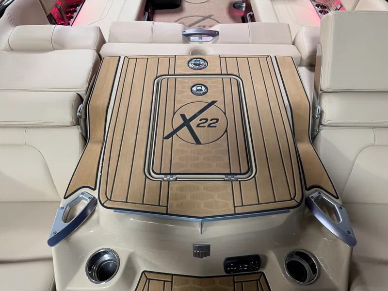 Slide: The Image of Mastercraft X22 2022 - 20