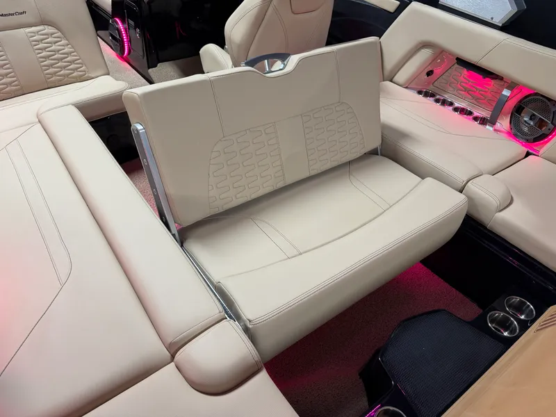 Slide: The Image of Mastercraft X22 2022 - 39