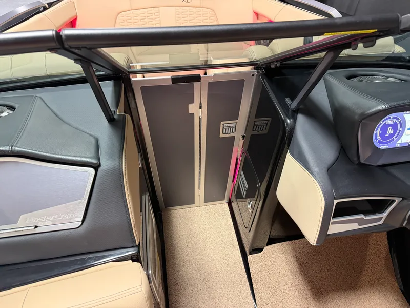 Slide: The Image of Mastercraft X22 2022 - 76
