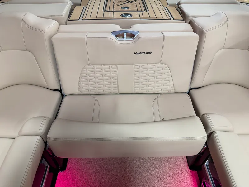 Slide: The Image of Mastercraft X22 2022 - 35