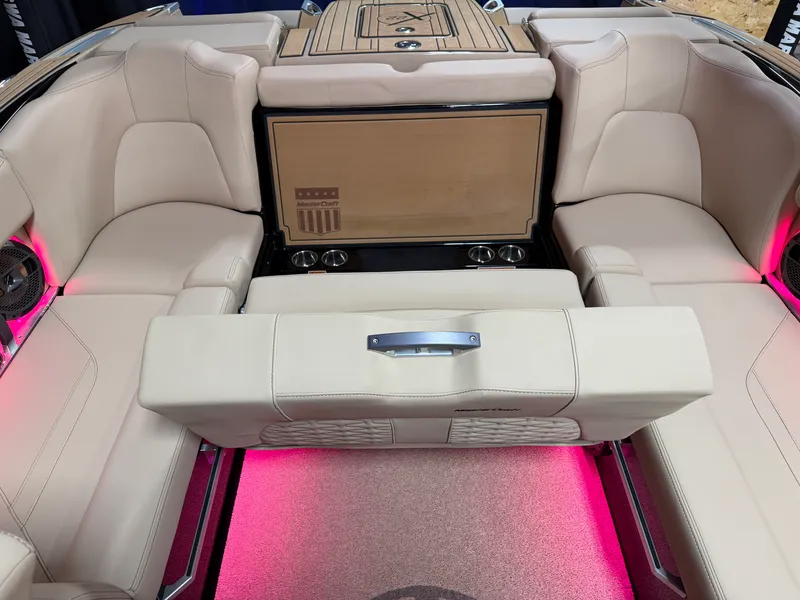 Slide: The Image of Mastercraft X22 2022 - 37