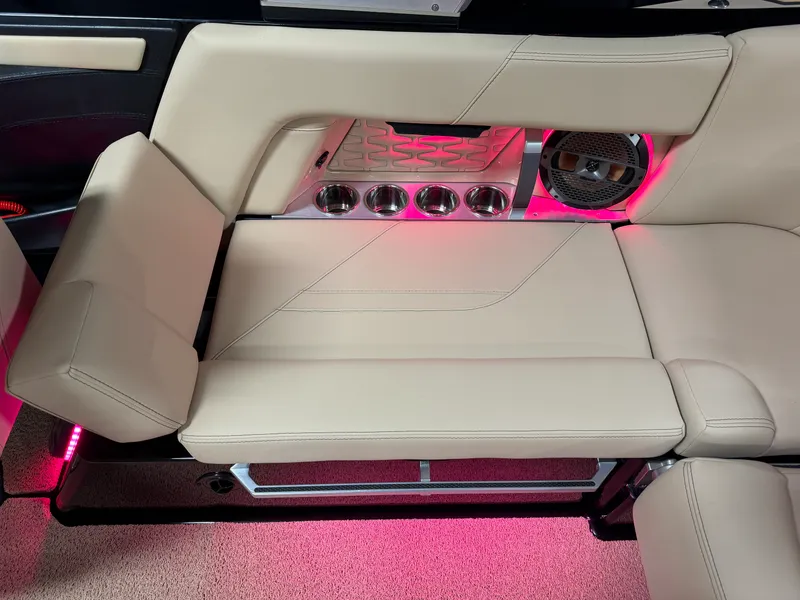 Slide: The Image of Mastercraft X22 2022 - 30