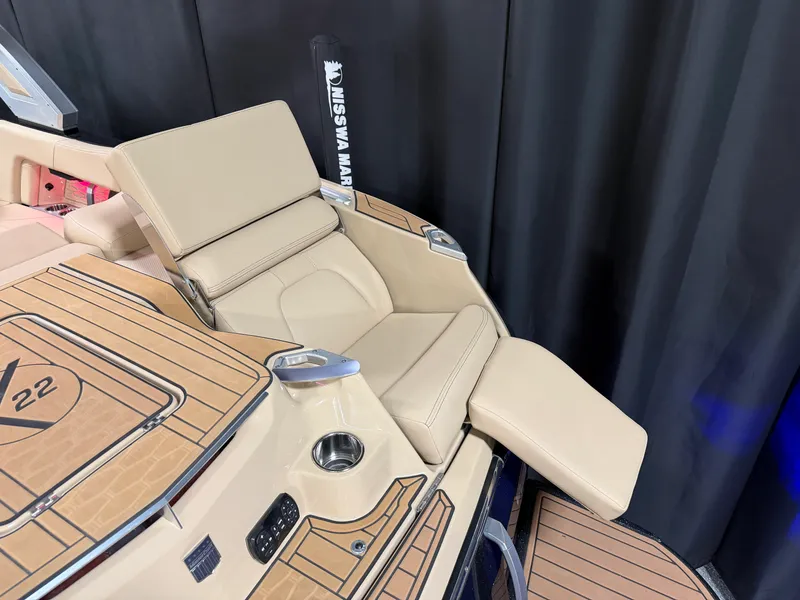 Slide: The Image of Mastercraft X22 2022 - 18