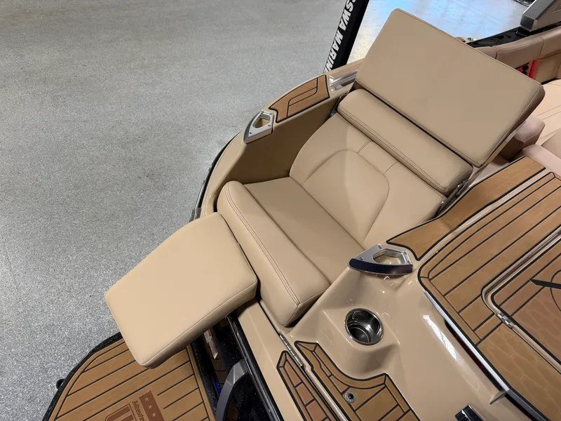 Slide: The Image of Mastercraft X22 2022 - 13
