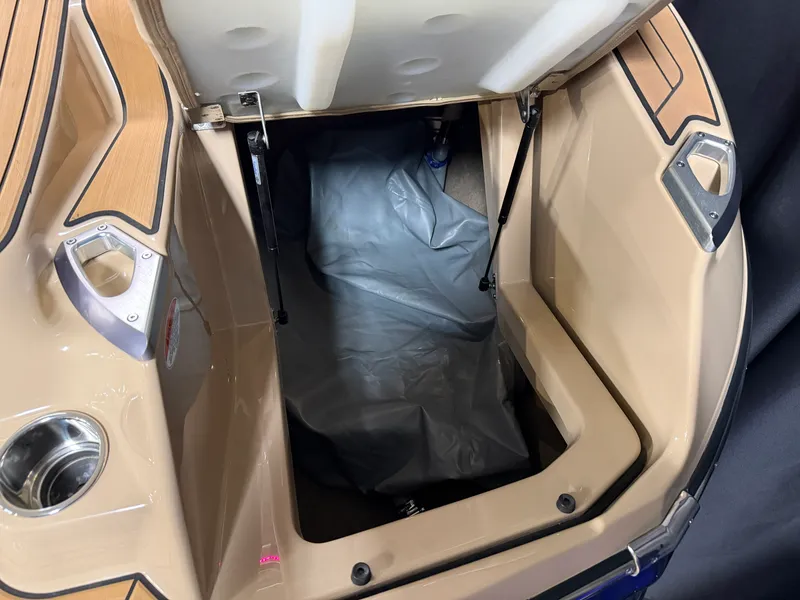 Slide: The Image of Mastercraft X22 2022 - 19