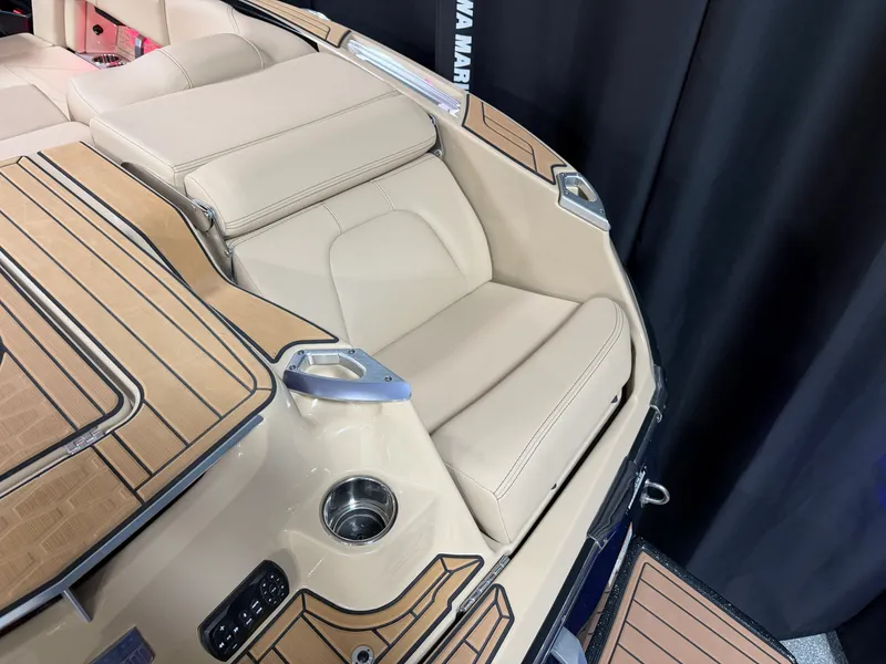 Slide: The Image of Mastercraft X22 2022 - 16