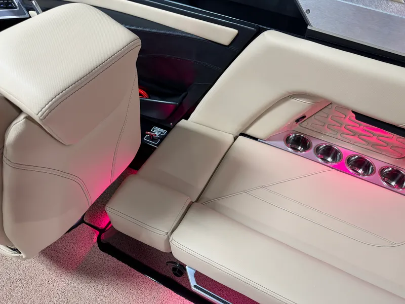 Slide: The Image of Mastercraft X22 2022 - 26