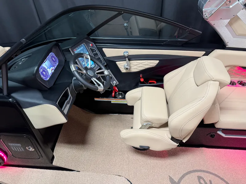 Slide: The Image of Mastercraft X22 2022 - 60