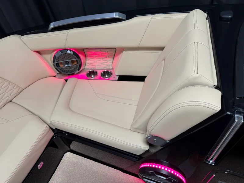 Slide: The Image of Mastercraft X22 2022 - 85