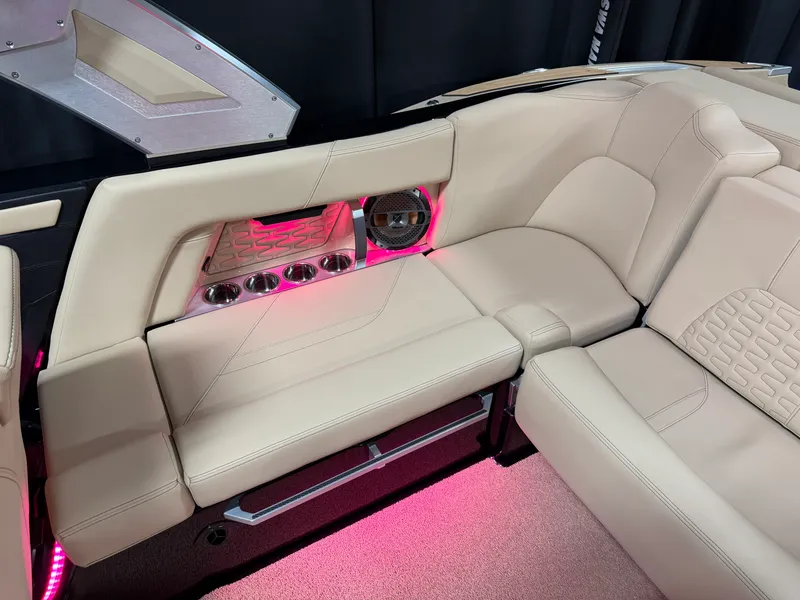 Slide: The Image of Mastercraft X22 2022 - 25