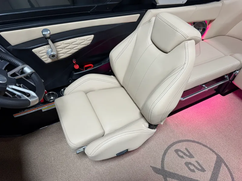 Slide: The Image of Mastercraft X22 2022 - 61