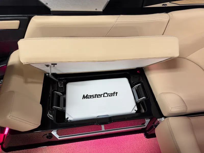 Slide: The Image of Mastercraft X22 2022 - 33