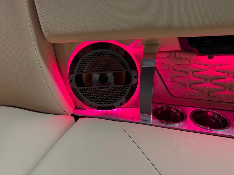 Slide: The Image of Mastercraft X22 2022 - 42