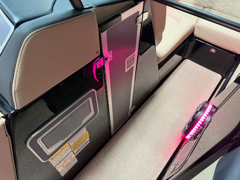 Slide: The Image of Mastercraft X22 2022 - 75