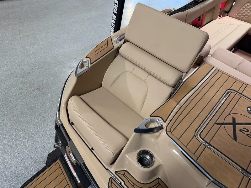 Slide: The Image of Mastercraft X22 2022 - 11