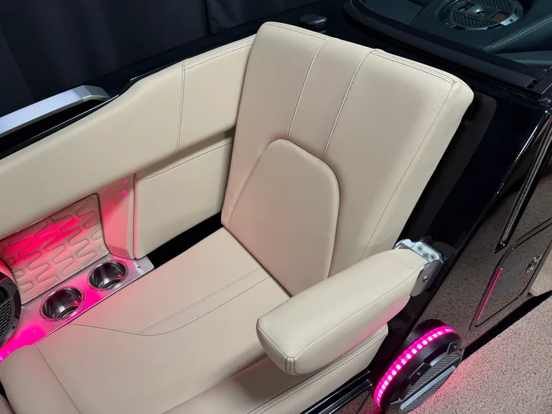 Slide: The Image of Mastercraft X22 2022 - 86