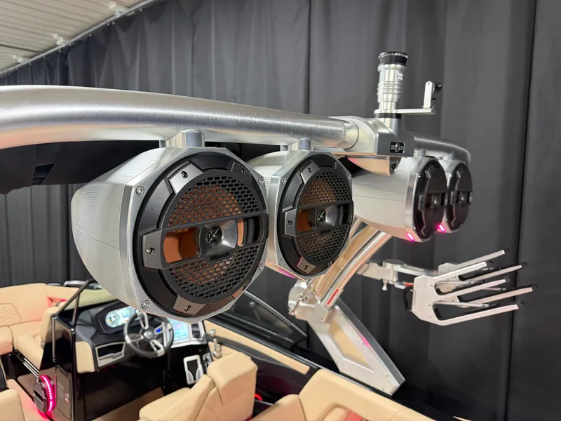 Slide: The Image of Mastercraft X22 2022 - 98