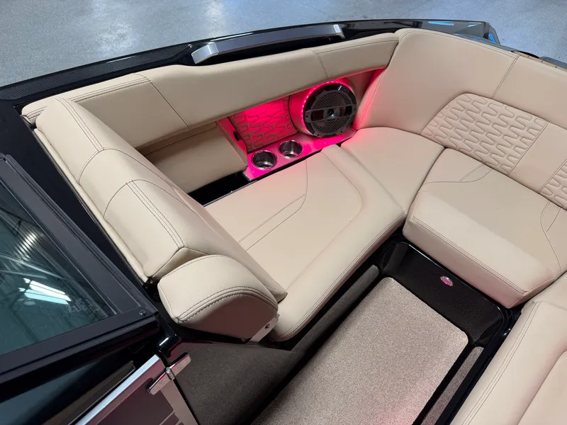 Slide: The Image of Mastercraft X22 2022 - 80