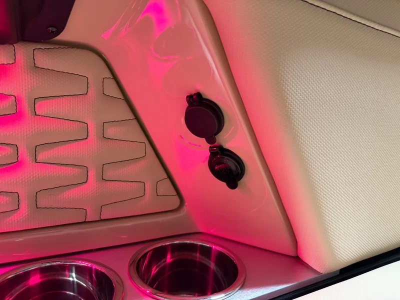 Slide: The Image of Mastercraft X22 2022 - 44