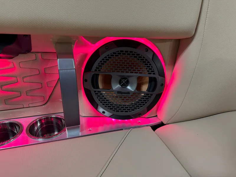 Slide: The Image of Mastercraft X22 2022 - 32